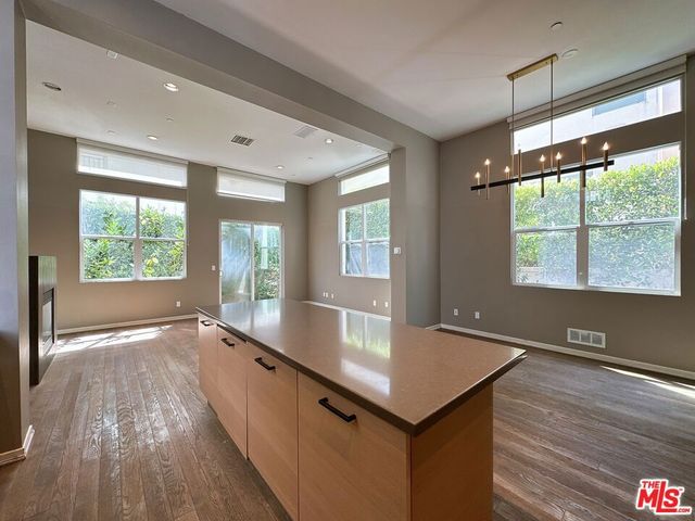 6581 Seabluff Drive 11, Playa Vista, CA 90094