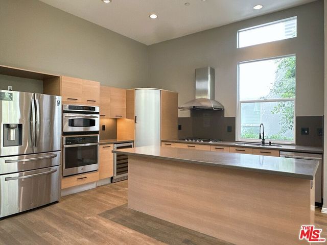 6581 Seabluff Drive 11, Playa Vista, CA 90094