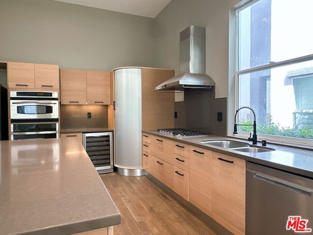6581 Seabluff Drive 11, Playa Vista, CA 90094