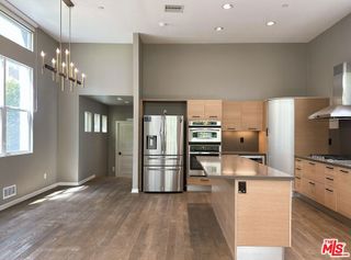 6581 Seabluff Drive 11, Playa Vista, CA 90094