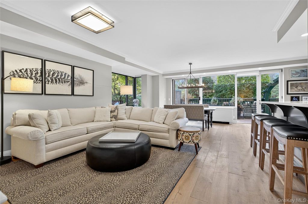 100 Hilton Avenue M32, Garden City, NY 11530