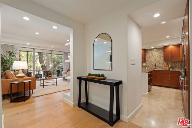 850 N Kings Road 208, West Hollywood, CA 90069