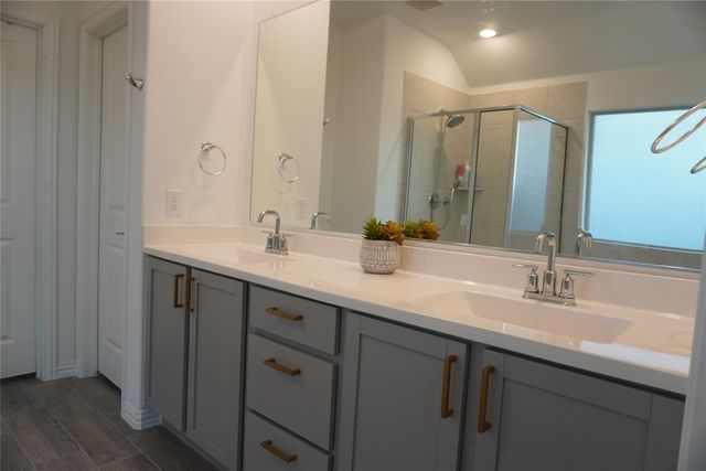 2046 Hollowcreek Trail, Lewisville, TX 75010