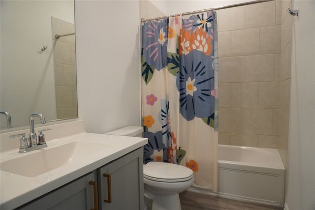 2046 Hollowcreek Trail, Lewisville, TX 75010