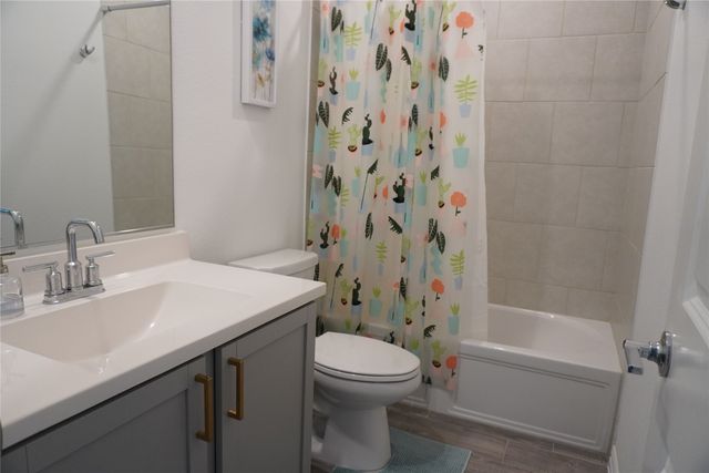 2046 Hollowcreek Trail, Lewisville, TX 75010