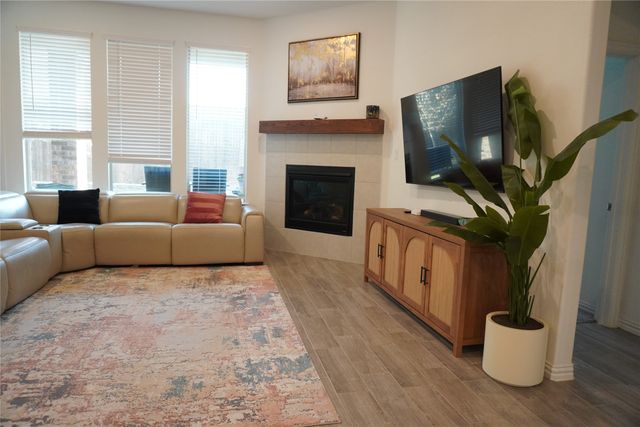 2046 Hollowcreek Trail, Lewisville, TX 75010