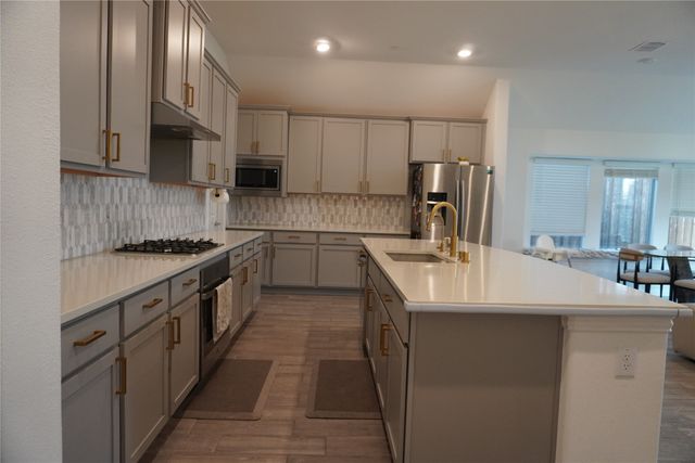 2046 Hollowcreek Trail, Lewisville, TX 75010