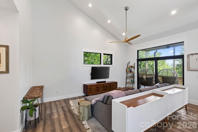 40 Malvern Walk, Asheville, NC 28806