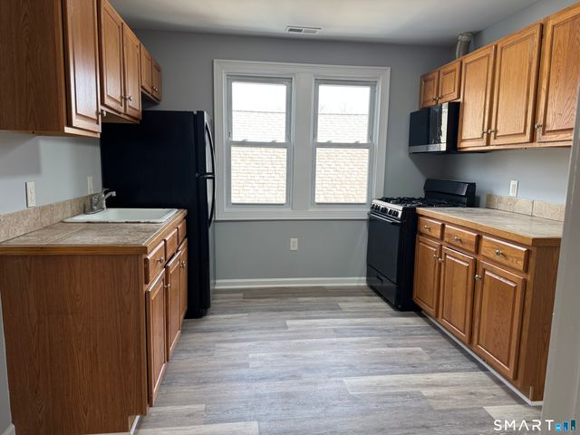 39 Lander Street 3rd Floor, New Haven, CT 06511