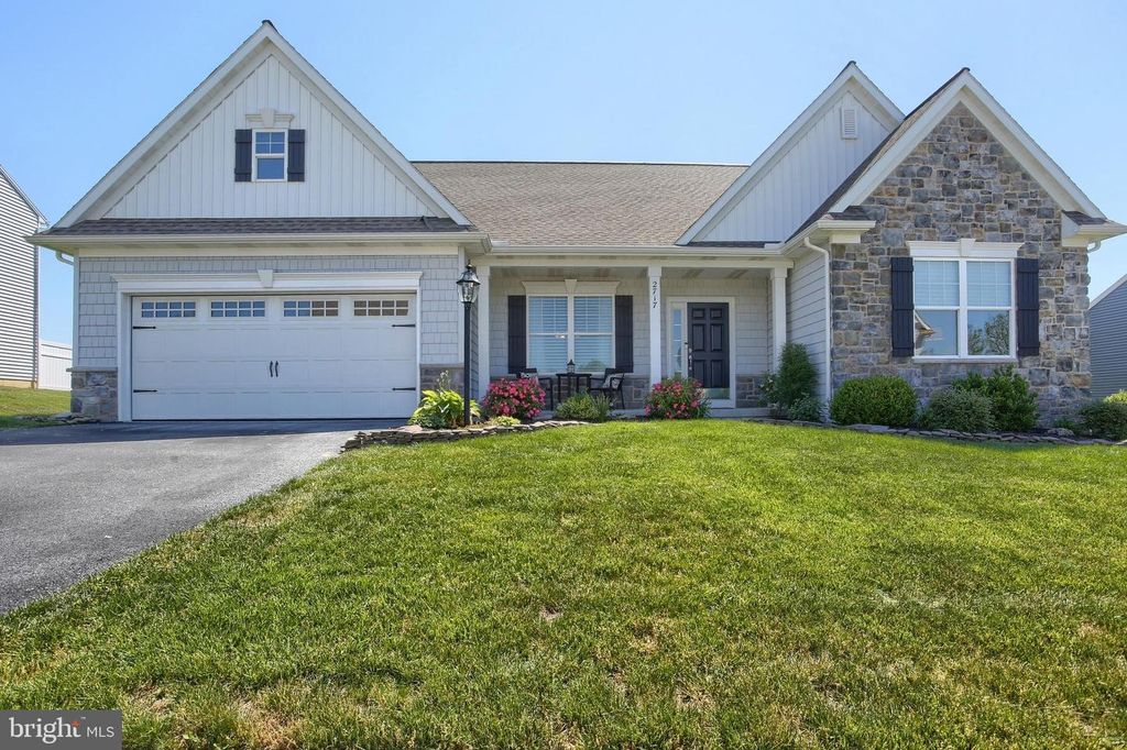 2717 PIN OAK DR, Harrisburg, PA 17112