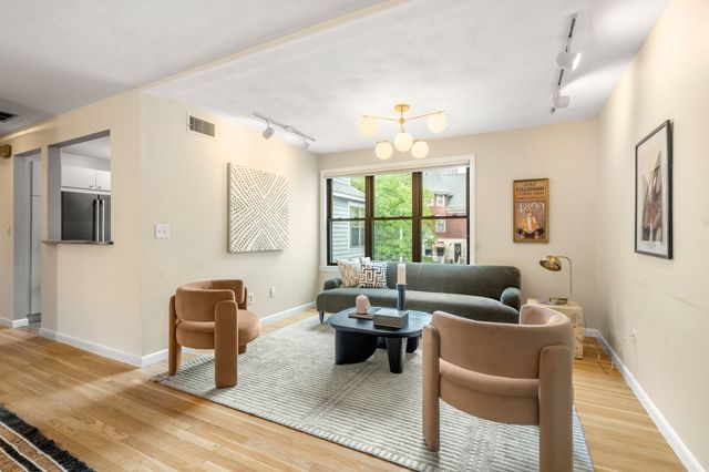 618 Washington St 618, Brookline, MA 02446
