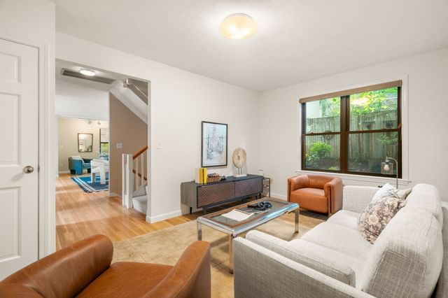 618 Washington St 618, Brookline, MA 02446