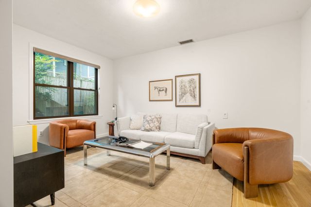 618 Washington St 618, Brookline, MA 02446
