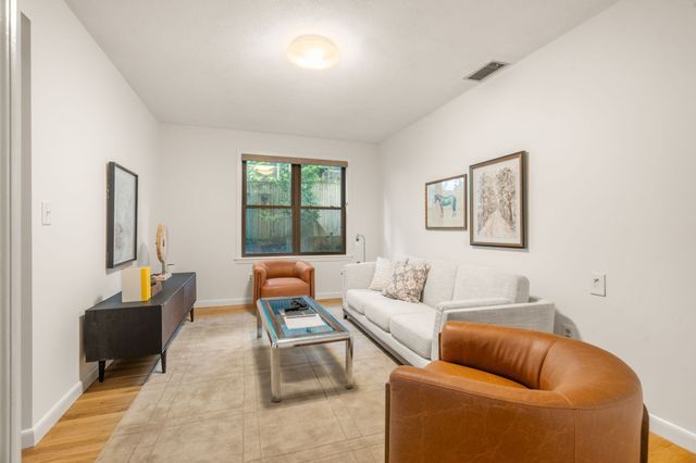 618 Washington St 618, Brookline, MA 02446