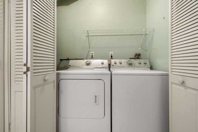 618 Washington St 618, Brookline, MA 02446