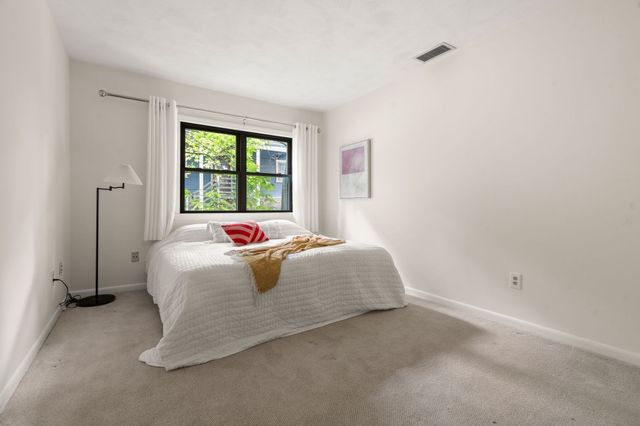 618 Washington St 618, Brookline, MA 02446