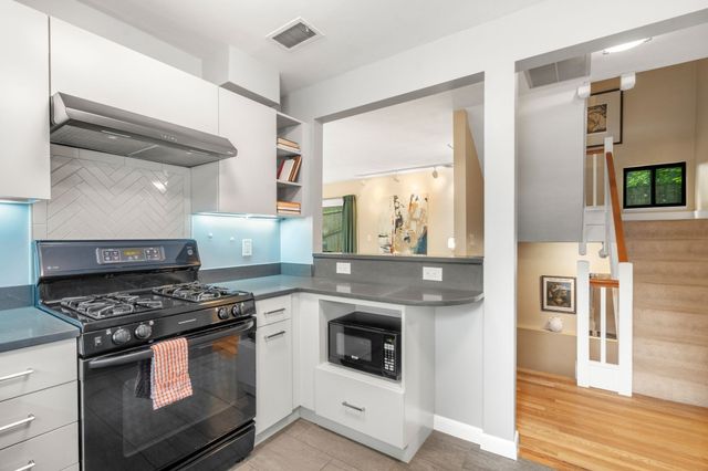 618 Washington St 618, Brookline, MA 02446
