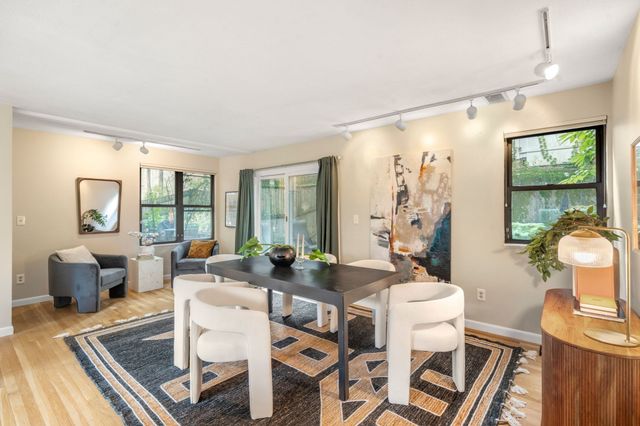 618 Washington St 618, Brookline, MA 02446