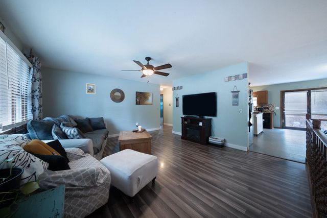 927 E 43rd Ave, Wichita, KS 67216