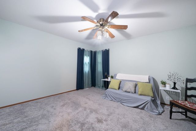 927 E 43rd Ave, Wichita, KS 67216