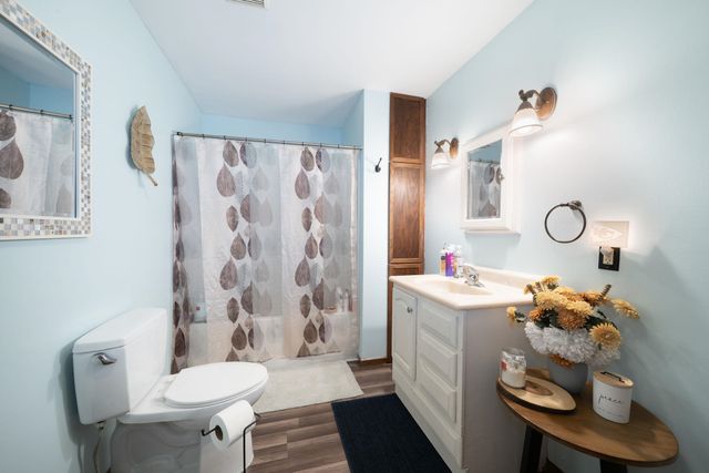 927 E 43rd Ave, Wichita, KS 67216