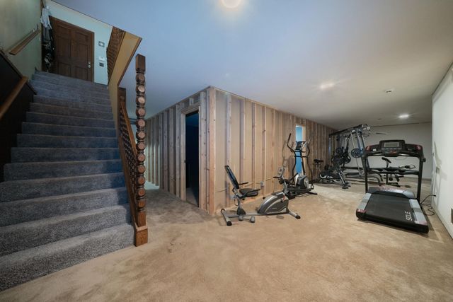 927 E 43rd Ave, Wichita, KS 67216