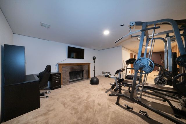 927 E 43rd Ave, Wichita, KS 67216