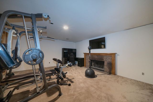 927 E 43rd Ave, Wichita, KS 67216