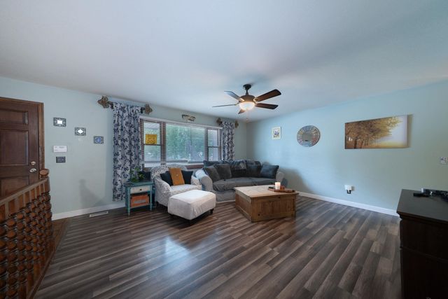 927 E 43rd Ave, Wichita, KS 67216