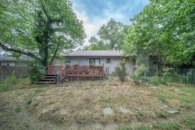 927 E 43rd Ave, Wichita, KS 67216