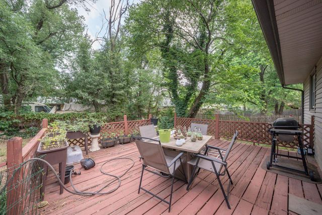 927 E 43rd Ave, Wichita, KS 67216