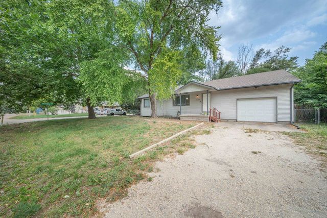 927 E 43rd Ave, Wichita, KS 67216
