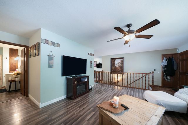 927 E 43rd Ave, Wichita, KS 67216