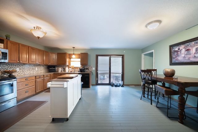 927 E 43rd Ave, Wichita, KS 67216