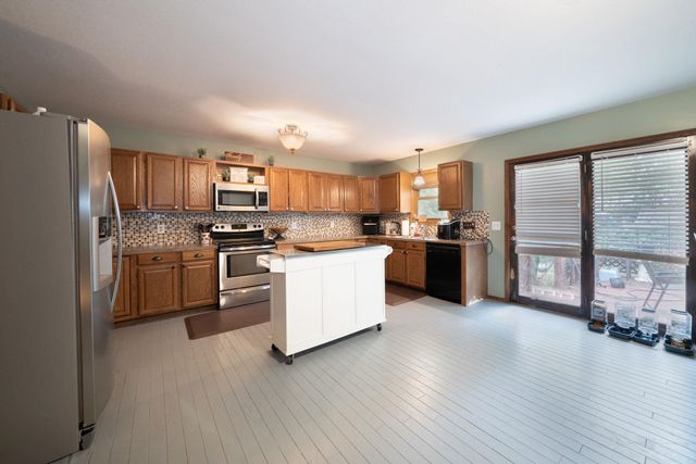 927 E 43rd Ave, Wichita, KS 67216