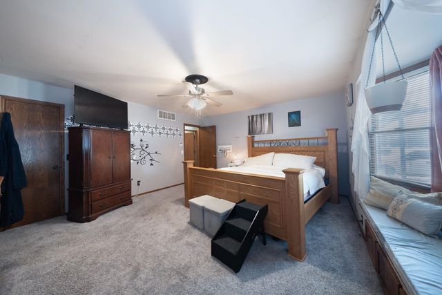 927 E 43rd Ave, Wichita, KS 67216