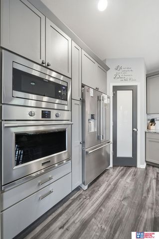 8920 Shadow Creek Lane, Lincoln, NE 68520