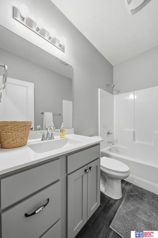 8920 Shadow Creek Lane, Lincoln, NE 68520