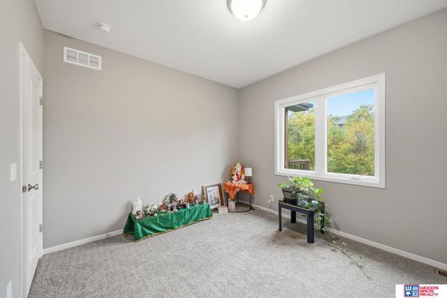 8920 Shadow Creek Lane, Lincoln, NE 68520