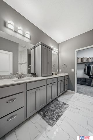 8920 Shadow Creek Lane, Lincoln, NE 68520