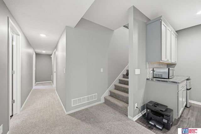 8920 Shadow Creek Lane, Lincoln, NE 68520