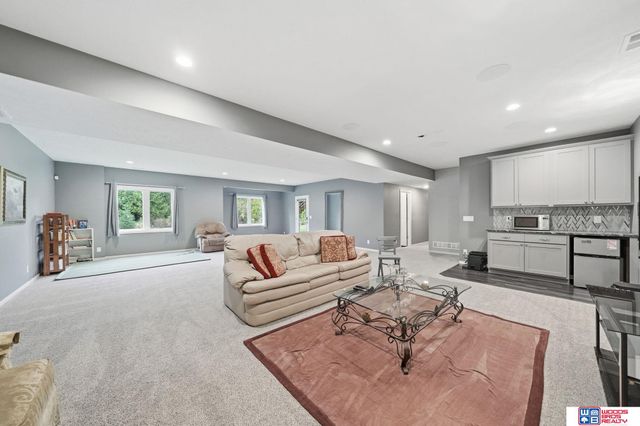 8920 Shadow Creek Lane, Lincoln, NE 68520