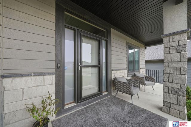 8920 Shadow Creek Lane, Lincoln, NE 68520