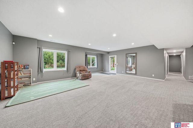 8920 Shadow Creek Lane, Lincoln, NE 68520