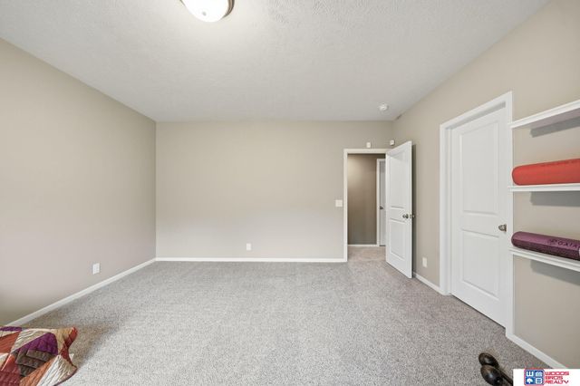 8920 Shadow Creek Lane, Lincoln, NE 68520