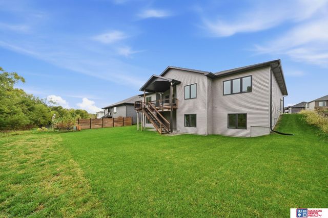 8920 Shadow Creek Lane, Lincoln, NE 68520