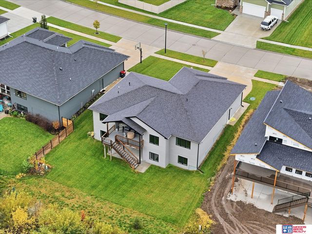 8920 Shadow Creek Lane, Lincoln, NE 68520