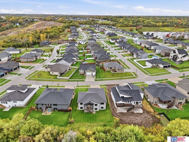 8920 Shadow Creek Lane, Lincoln, NE 68520