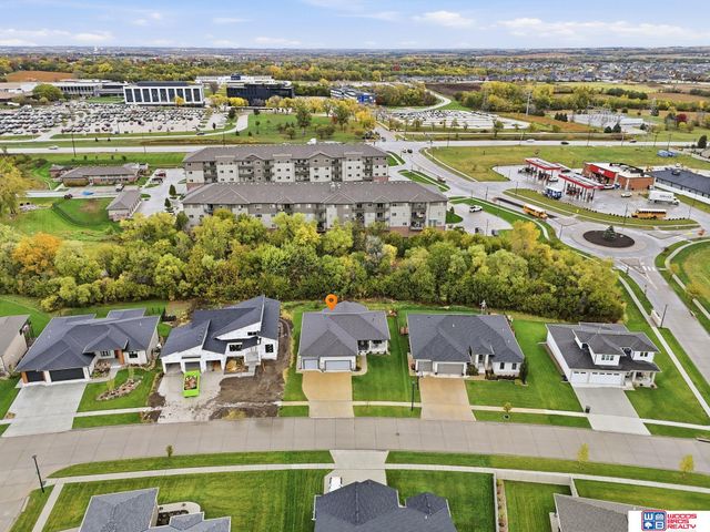 8920 Shadow Creek Lane, Lincoln, NE 68520