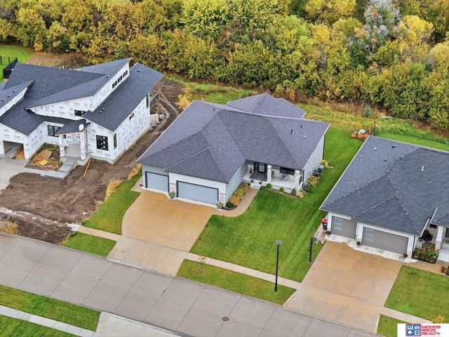 8920 Shadow Creek Lane, Lincoln, NE 68520